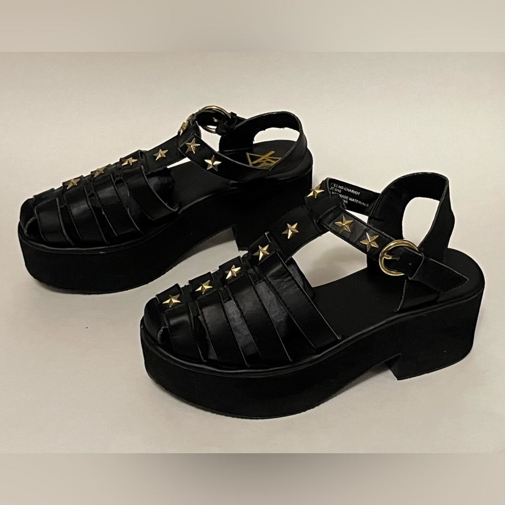 YRU black straps platform sandals with gold star buttons